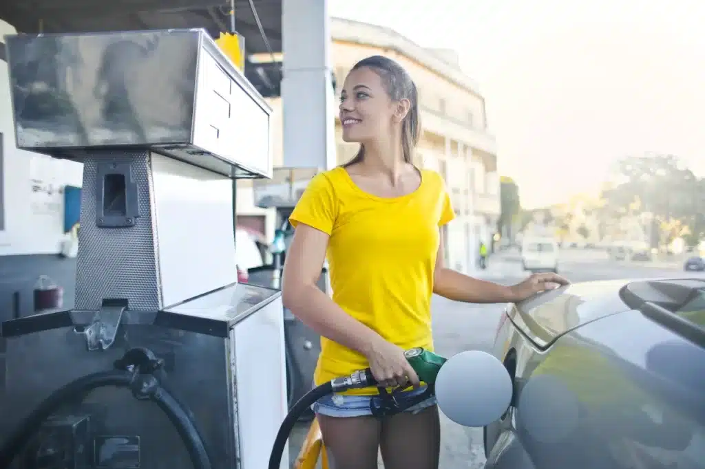 distracted woman pumping gas